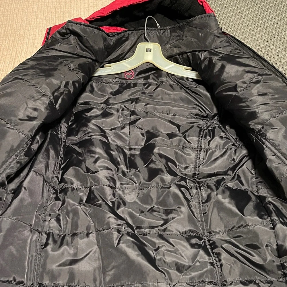 Red Puffer Jacket with double zipper revealing inner shell jacket - Picture 5 of 12